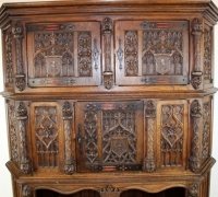 846- Great Carvings - 71\'\' H X 52\'\' W
