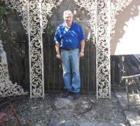 261-c.-1880.2-posts-6-large-iron-brackets