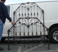 524-antique-iron-bed